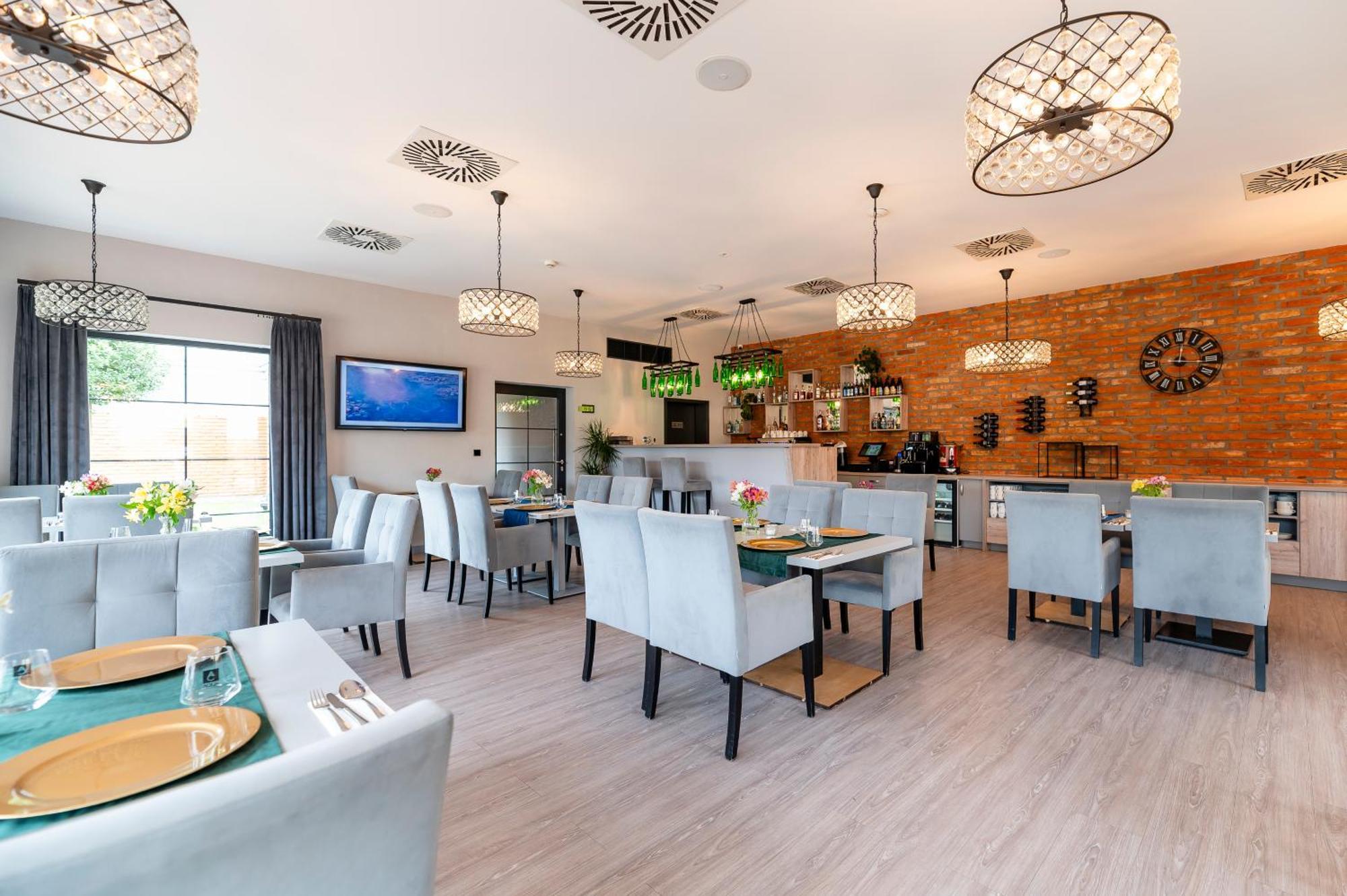 Ignasiak Hotel Września Kültér fotó